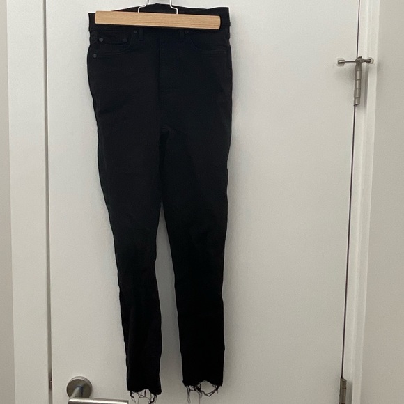 Denim Forum - The Lola High Rise Skinny Crop W/ Raw Hem - Picture 5 of 6